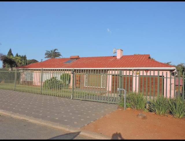 4 BEDROOM HOUSE FOR SALE IN BIRCHLEIGH